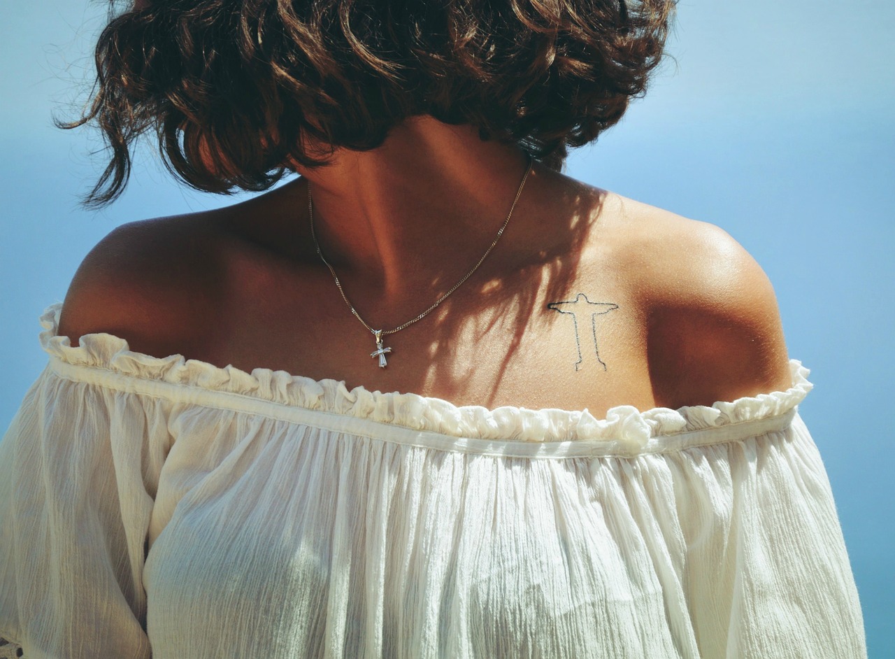 9. The Connection Between Sun Exposure and Tattoo Peeling - wide 11